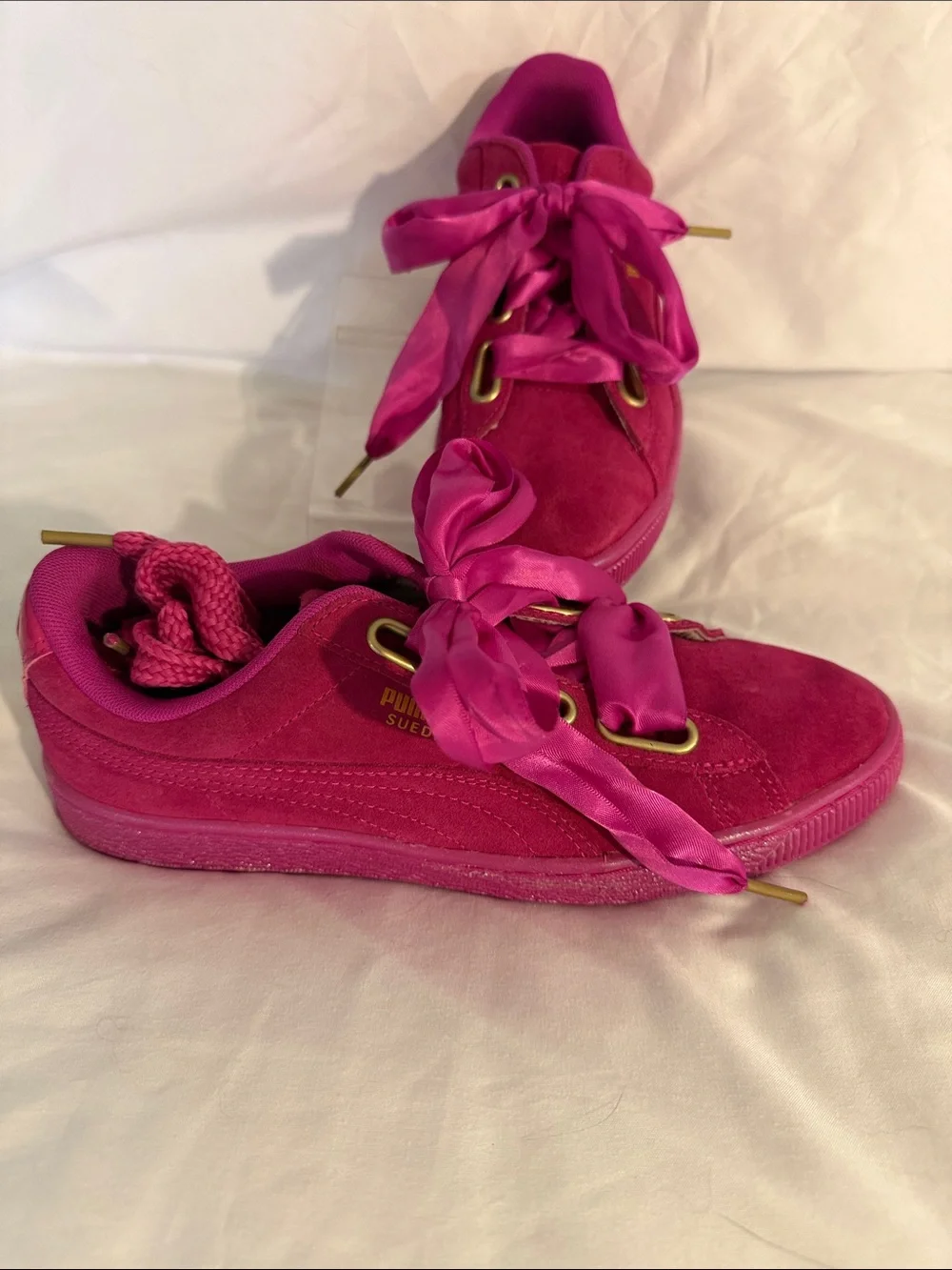 Puma Women’s Suede Heart Sneakers in Bright Pink Size 9